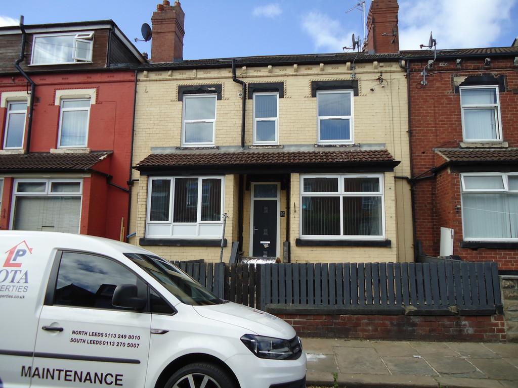4 bed Mid Terraced House for rent in Leeds. From Lota Properties