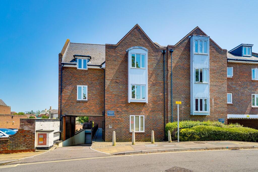 2 bed 1st Floor Flat for rent in Royston. From WellingtonWise Lettings - Royston