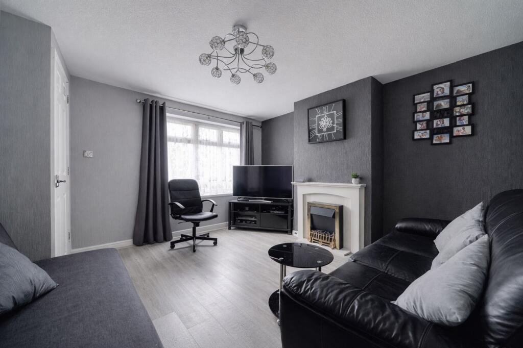 3 bed Mid Terraced House for rent in Royston. From WellingtonWise Lettings - Royston