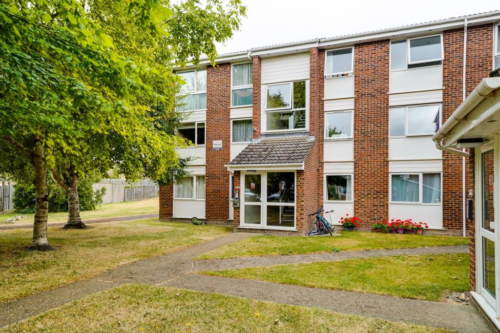 2 bed 1st Floor Flat for rent in Royston. From WellingtonWise Lettings - Royston 2 bed 1st Floor Flat for rent in Royston. From WellingtonWise Lettings - Royston
