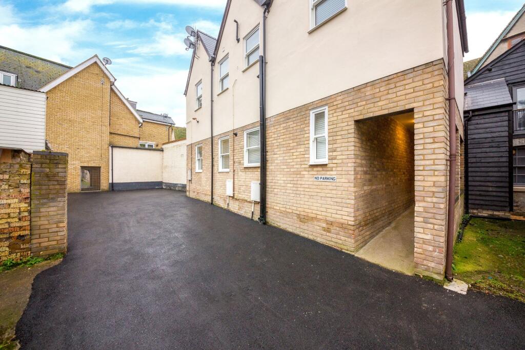 2 bed 1st Floor Flat for rent in Royston. From WellingtonWise Lettings - Royston