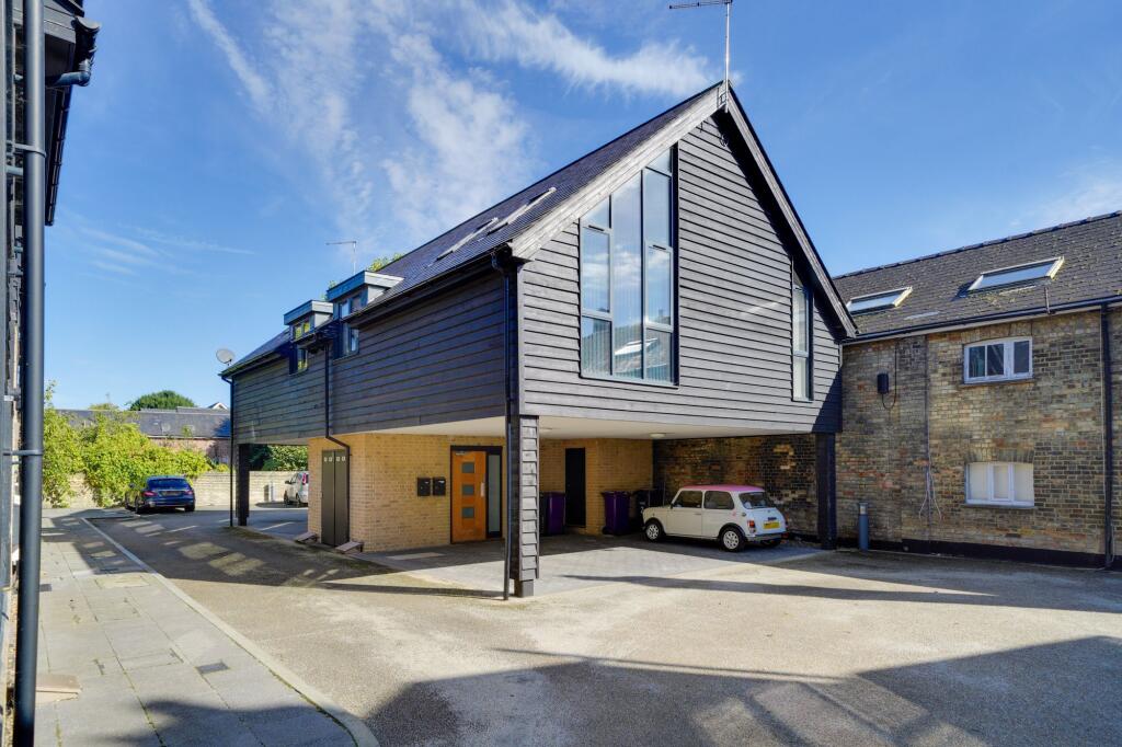 1 bed 1st Floor Flat for rent in Royston. From WellingtonWise Lettings - Royston