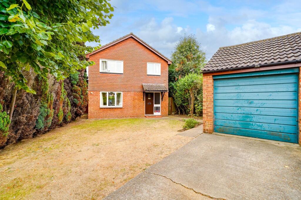4 bed Detached for rent in Hitchin. From WellingtonWise Lettings - Royston