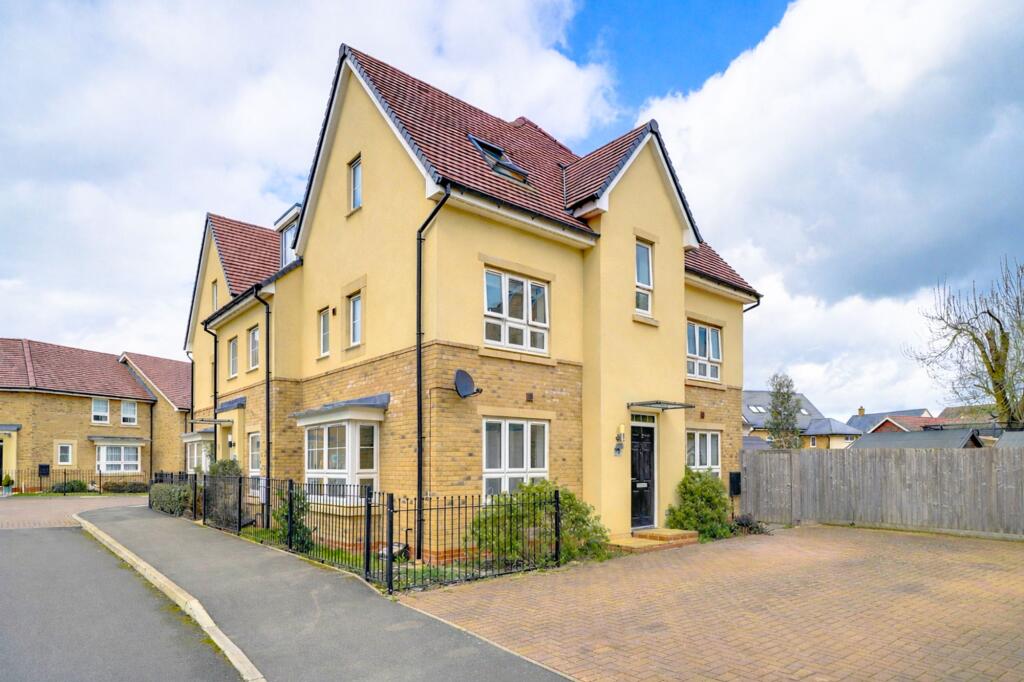 4 bed Mid Terraced House for rent in St Ives. From WellingtonWise Lettings - St. Ives 4 bed Mid Terraced House for rent in St Ives. From WellingtonWise Lettings - St. Ives