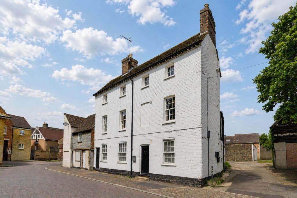 1 bed 1st Floor Flat for rent in St Neots. From WellingtonWise Lettings - St. Ives