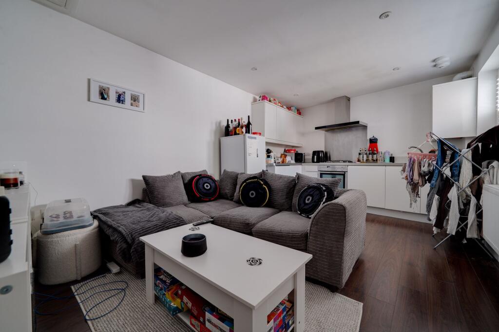 1 bed 1st Floor Flat for rent in Huntingdon. From WellingtonWise Lettings - St. Ives