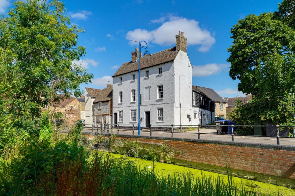 1 bed 1st Floor Flat for rent in St Neots. From WellingtonWise Lettings - St. Ives