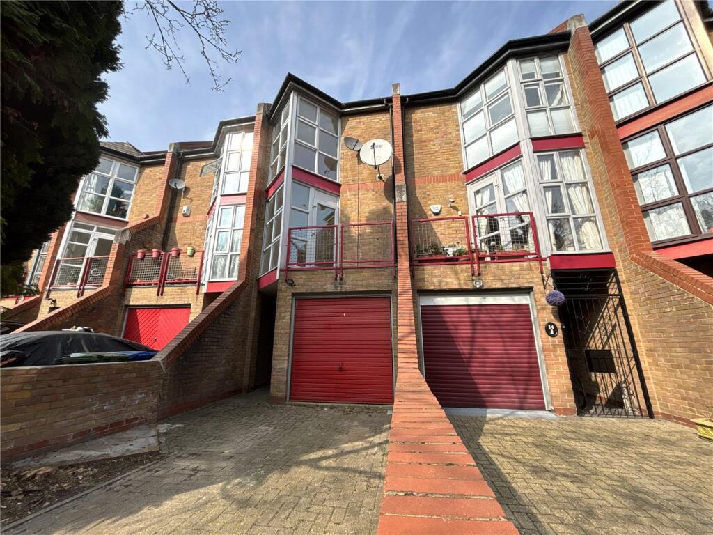 3 bed Town House for rent in London. From Winkworth - Surrey Quays