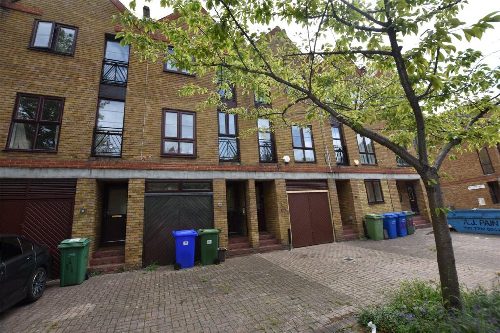 3 bed Mid Terraced House for rent in Deptford. From Winkworth - Surrey Quays