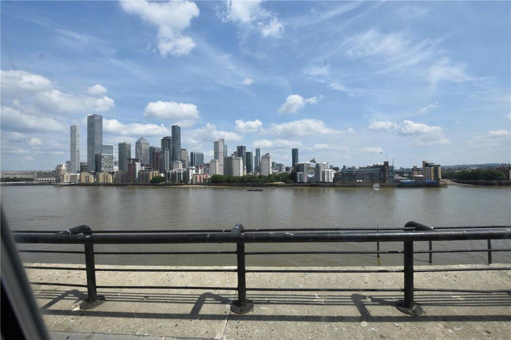 2 bed Penthouse for rent in London. From Winkworth - Surrey Quays 2 bed Penthouse for rent in London. From Winkworth - Surrey Quays