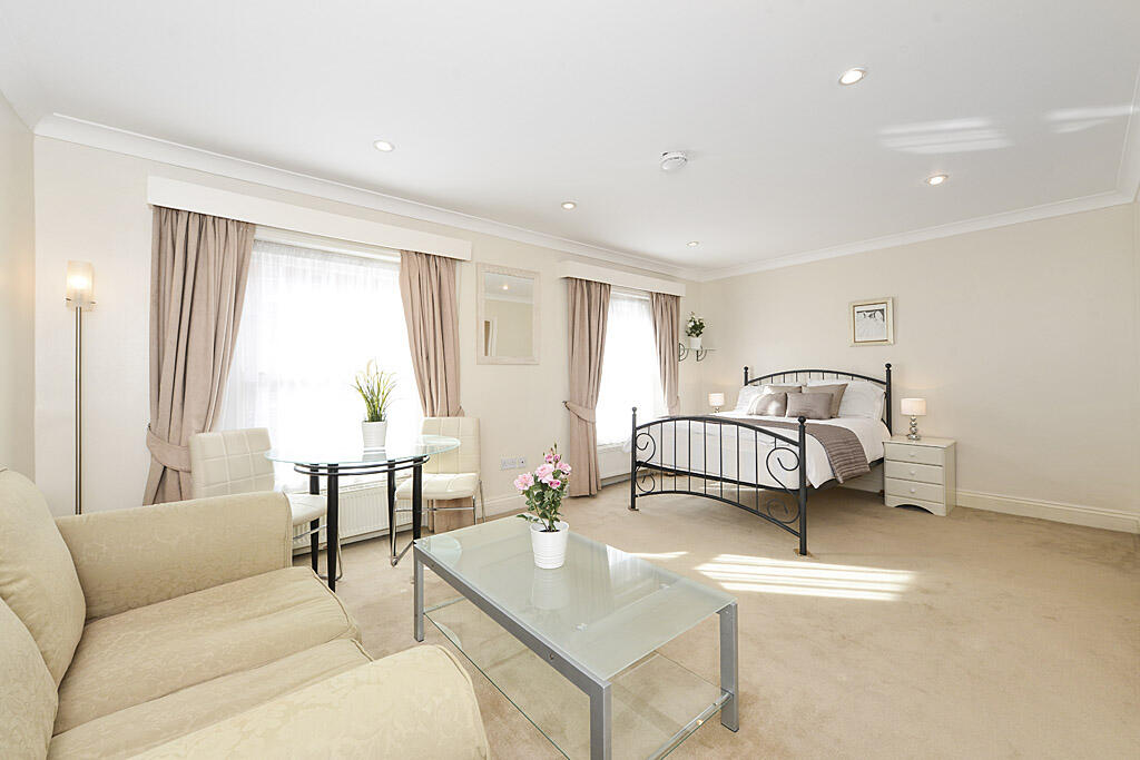 4 bed 1st Floor Flat for rent in Paddington. From Hellas-Helvetia - London