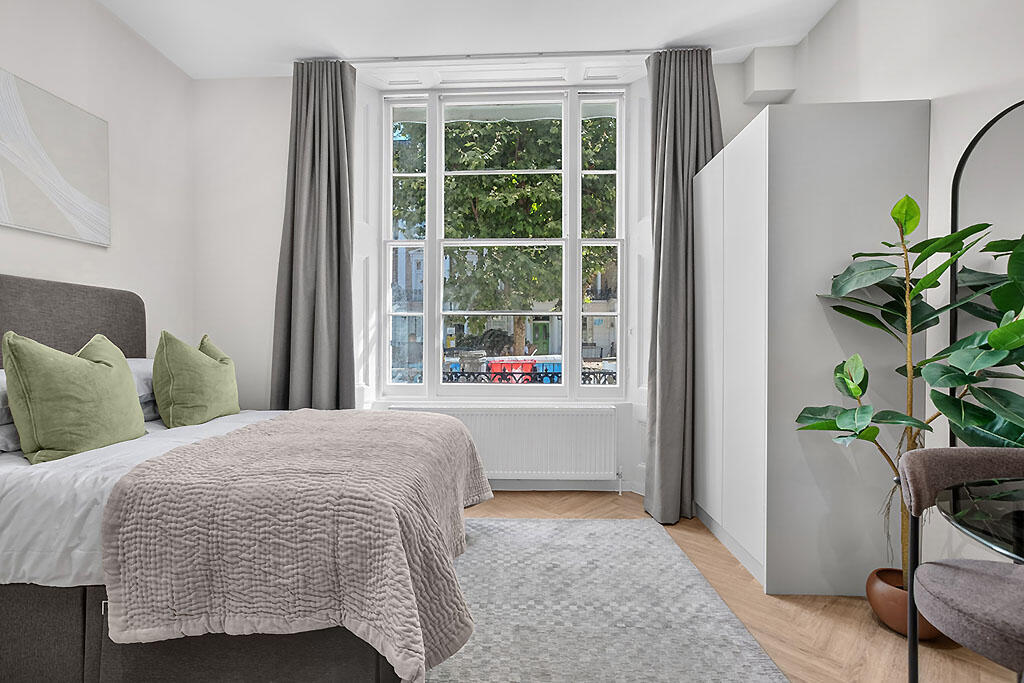 4 bed Studio for rent in London. From Hellas-Helvetia - London