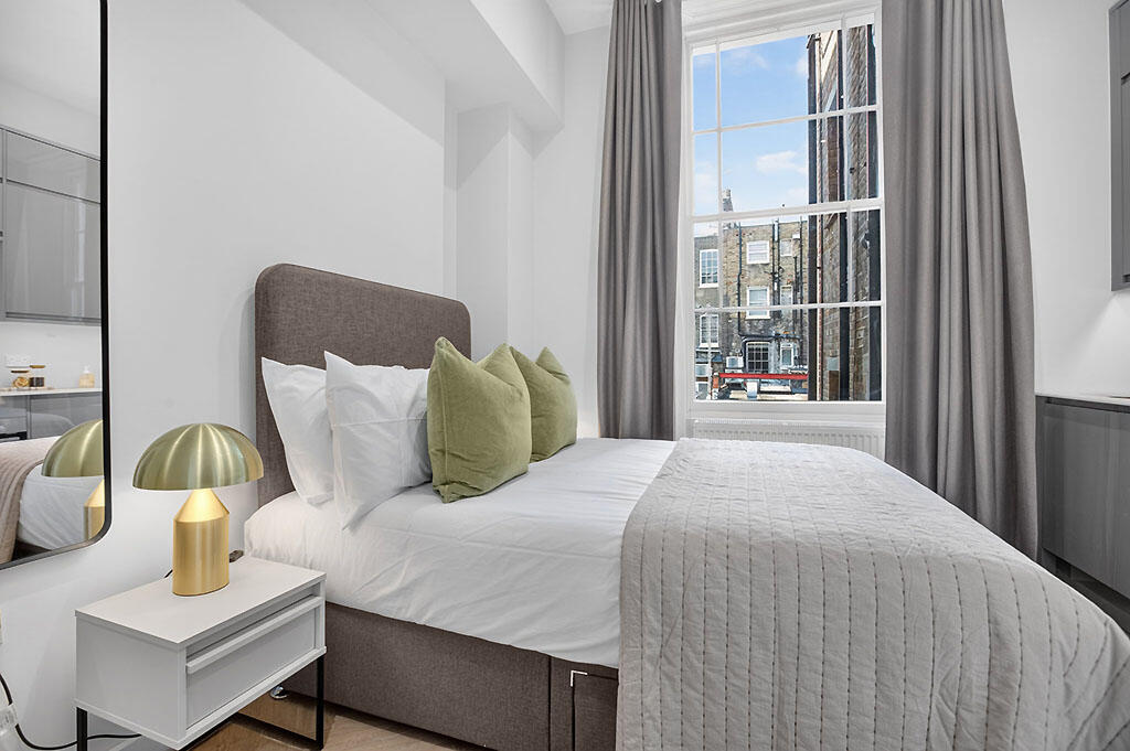 4 bed Studio for rent in London. From Hellas-Helvetia - London