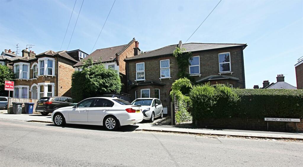 5 bed Detached House for rent in Hendon. From The Property Company