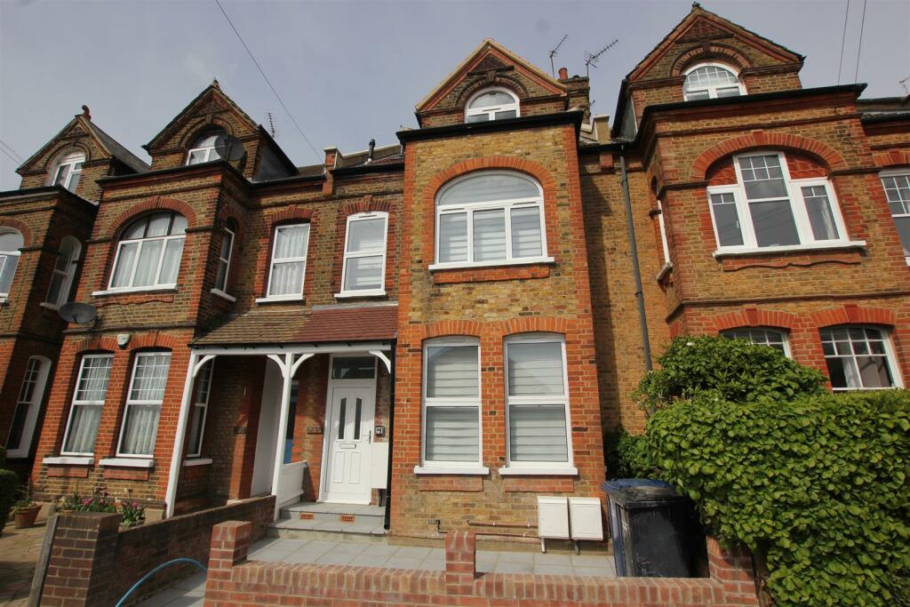 3 bed Flat for rent in London. From The Property Company