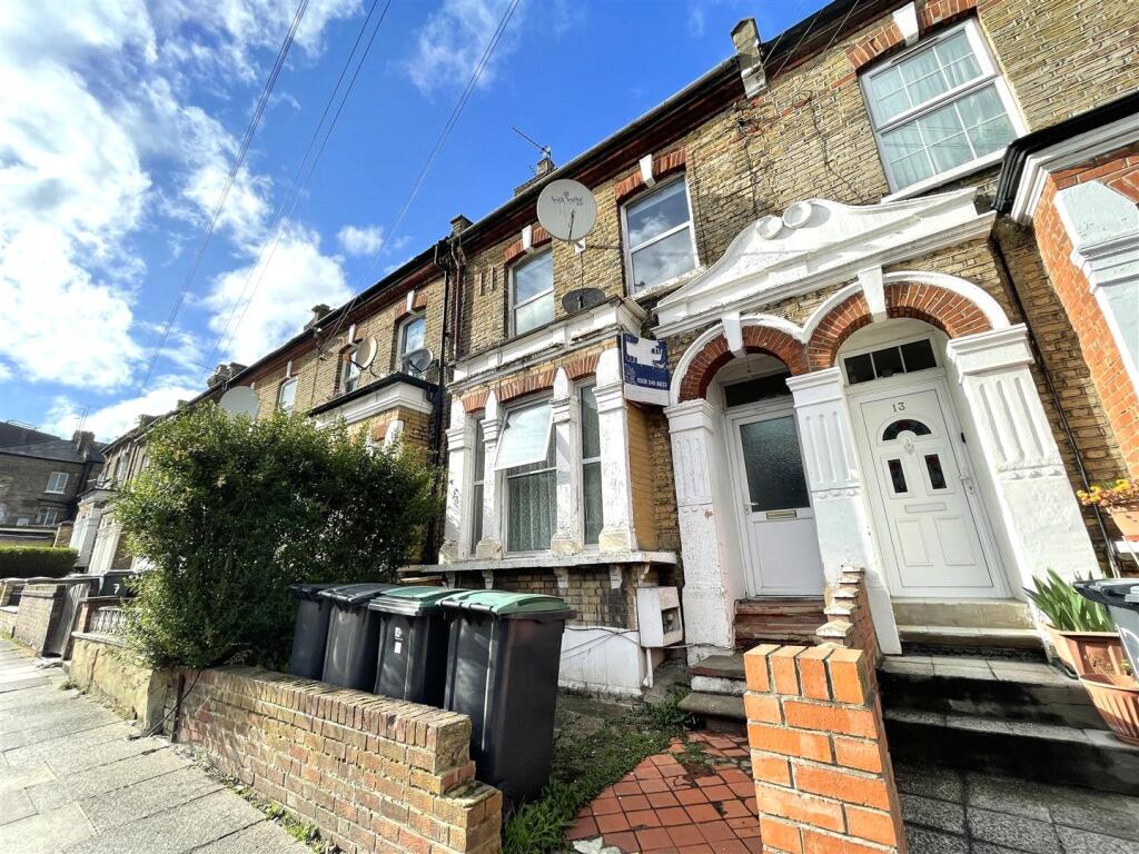 4 bed Apartment for rent in Wood Green. From The Property Company 4 bed Apartment for rent in Wood Green. From The Property Company