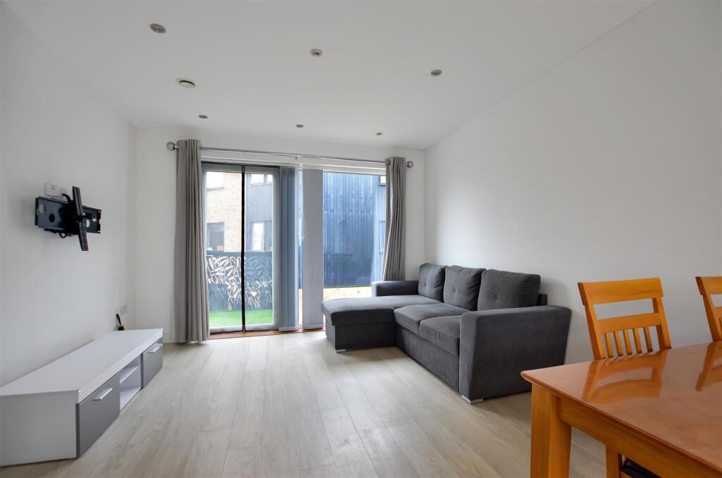2 bed Apartment for rent in Grantchester. From Cooke Curtis & Co - Cambridge 2 bed Apartment for rent in Grantchester. From Cooke Curtis & Co - Cambridge