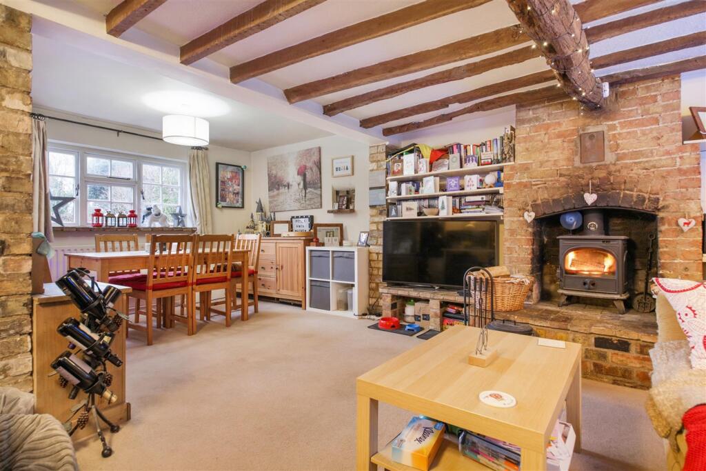 2 bed Cottage for rent in Hinxton. From Cooke Curtis & Co - Cambridge 2 bed Cottage for rent in Hinxton. From Cooke Curtis & Co - Cambridge