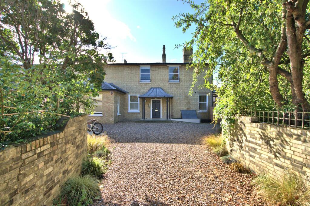 1 bed 1st Floor Flat for rent in Fen Ditton. From Cooke Curtis & Co - Cambridge