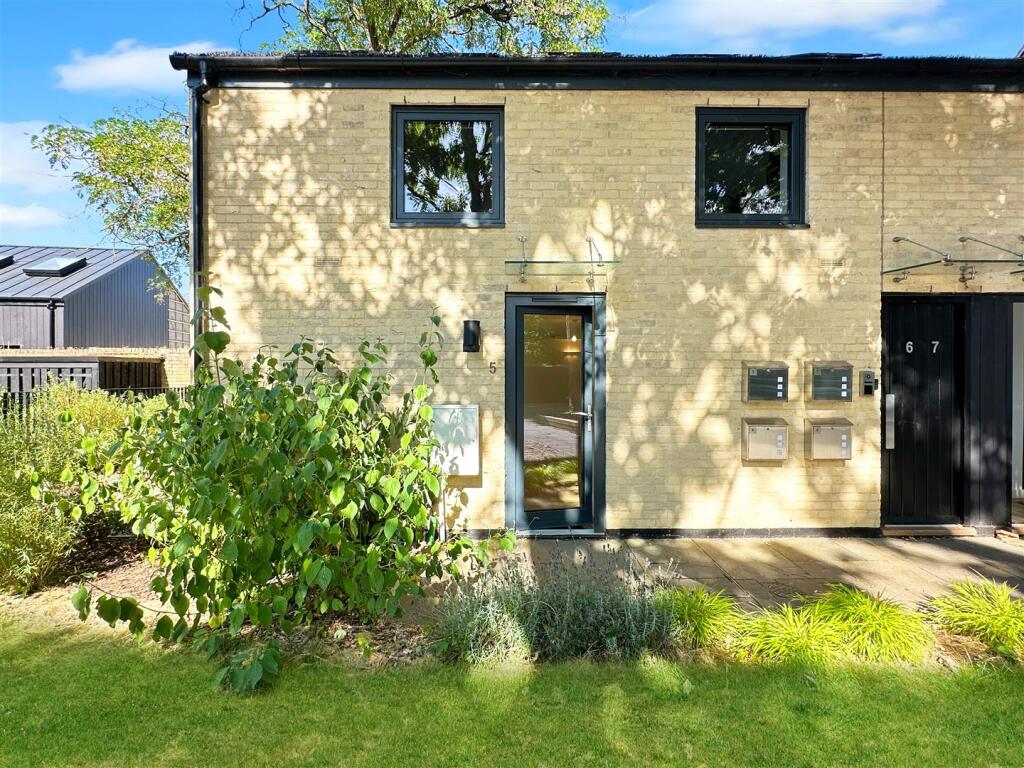 4 bed Studio for rent in Cambridge. From Cooke Curtis & Co - Cambridge
