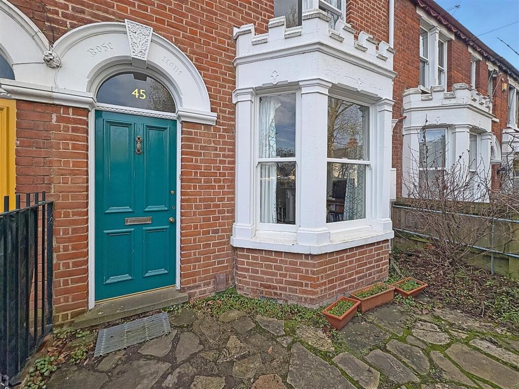 3 bed Mid Terraced House for rent in Grantchester. From Cooke Curtis & Co - Cambridge 3 bed Mid Terraced House for rent in Grantchester. From Cooke Curtis & Co - Cambridge