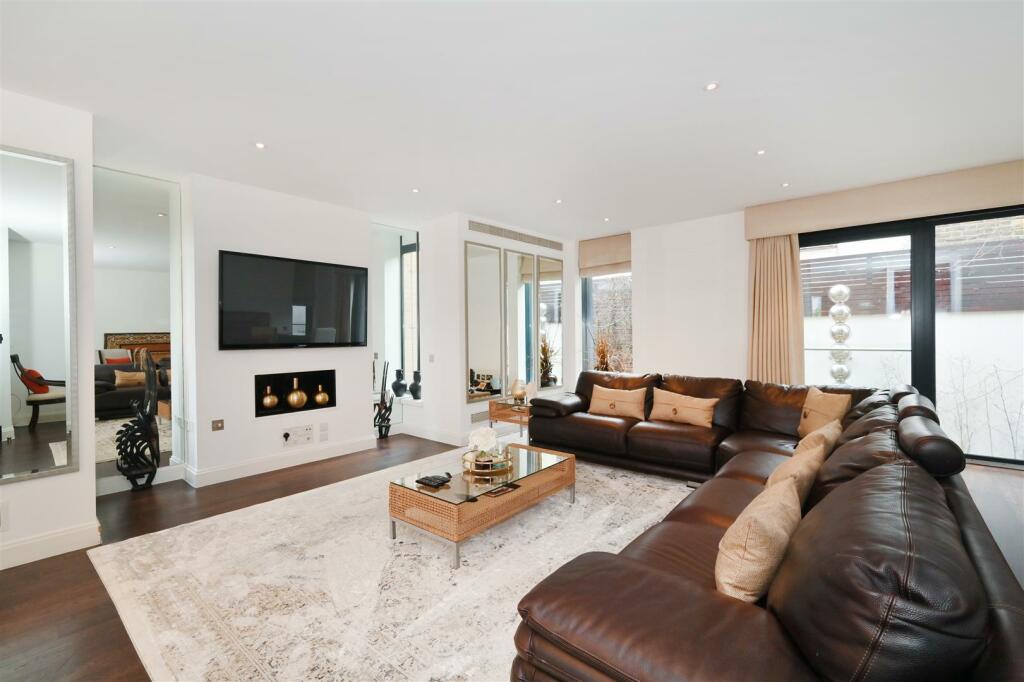 4 bed Detached House for rent in Camden Town. From Wayne and Silver Ltd