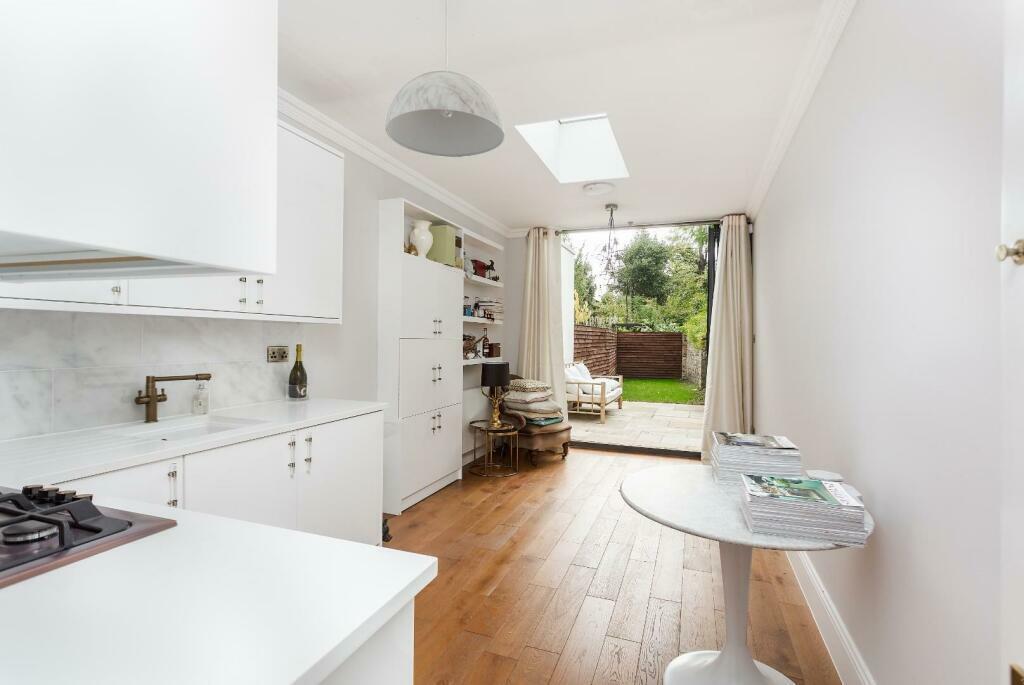 2 bed Apartment for rent in Hampstead. From Wayne and Silver Ltd