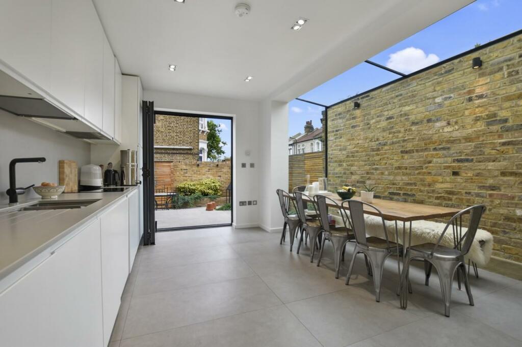 4 bed Detached House for rent in London. From Wayne and Silver Ltd