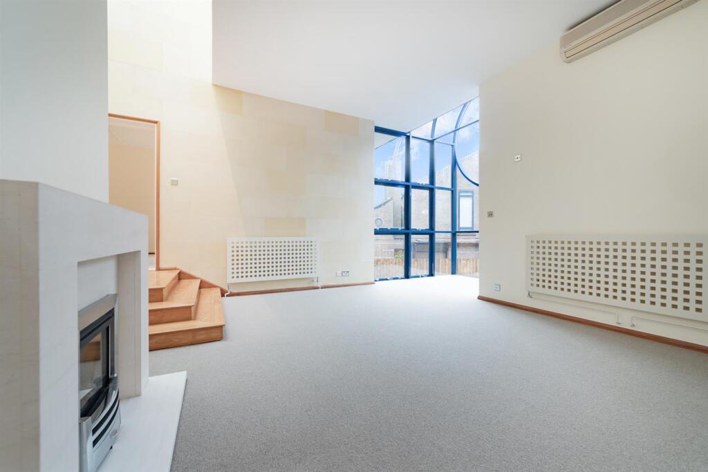 5 bed Detached for rent in Hampstead. From Wayne & Silver - Hampstead