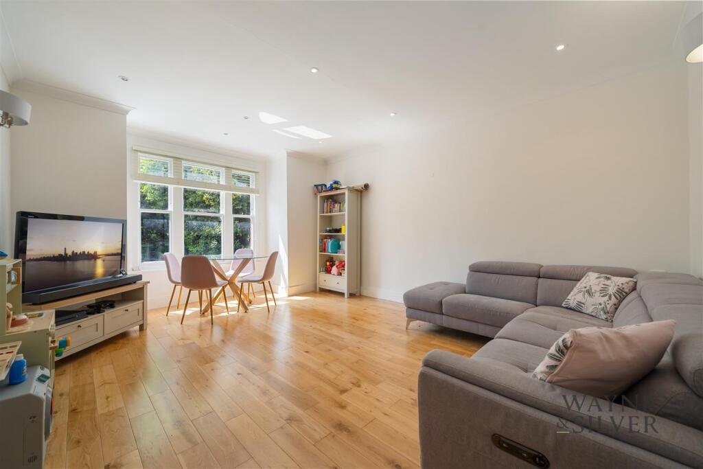 3 bed 1st Floor Flat for rent in Hampstead. From Wayne & Silver - Hampstead