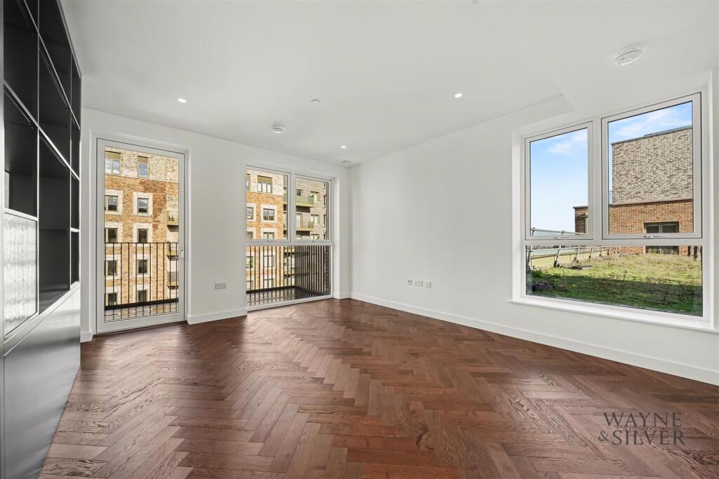 4 bed Studio for rent in Willesden. From Wayne & Silver - Hampstead