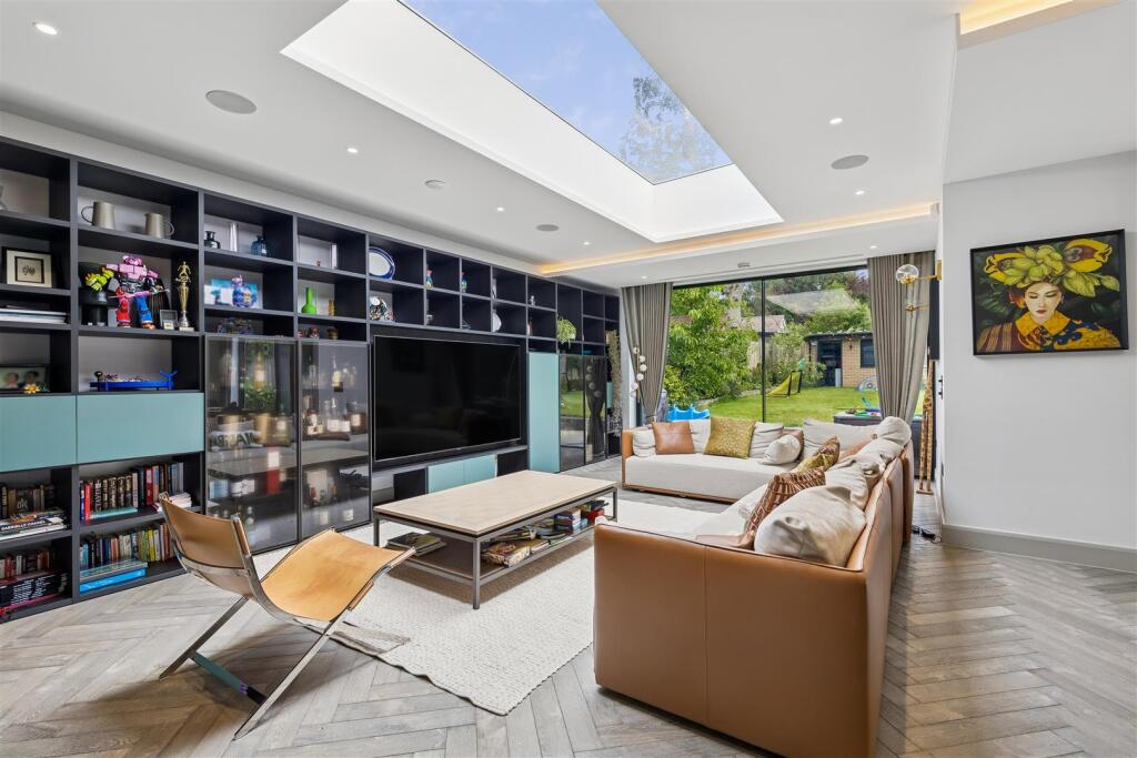 6 bed Detached for rent in Arkley. From Wayne & Silver - Hampstead