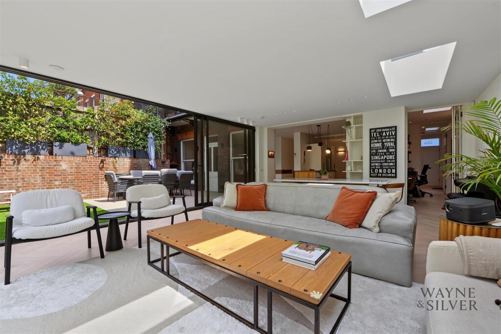 4 bed Apartment for rent in Hampstead. From Wayne & Silver - Hampstead