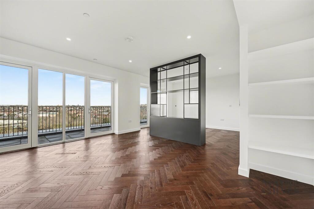 4 bed Studio for rent in Willesden. From Wayne & Silver - Hampstead
