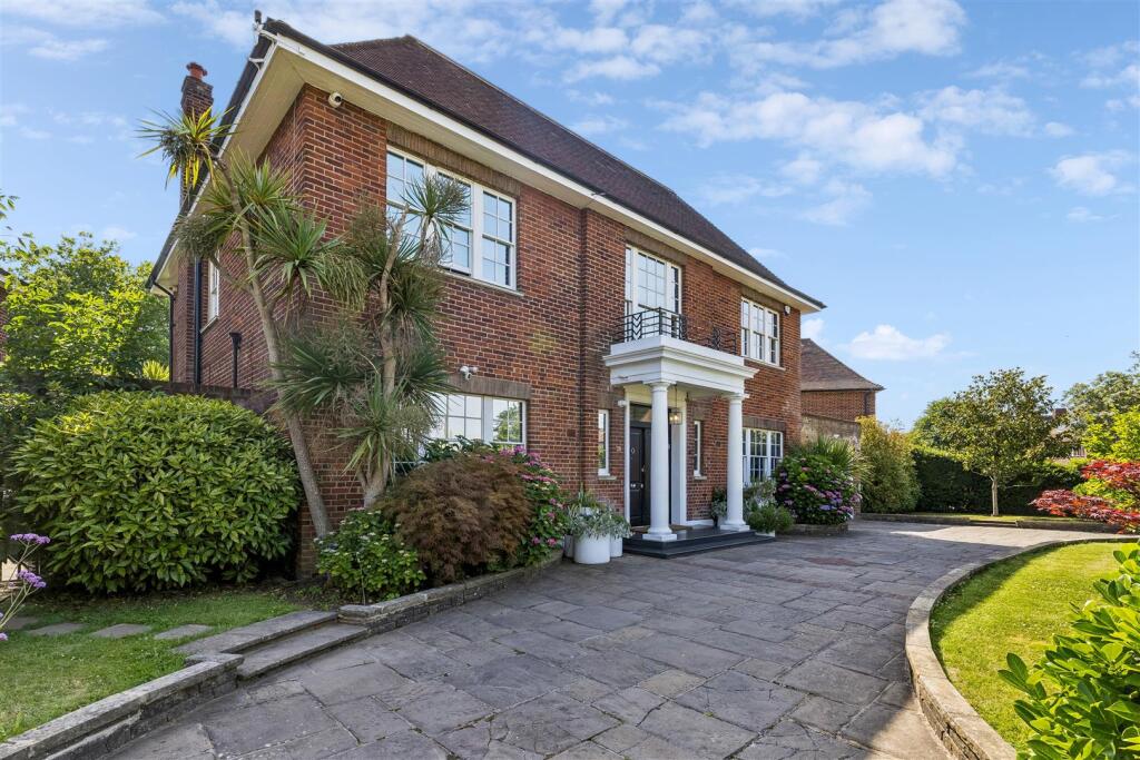6 bed Detached for rent in Finchley. From Wayne & Silver - Hampstead 6 bed Detached for rent in Finchley. From Wayne & Silver - Hampstead