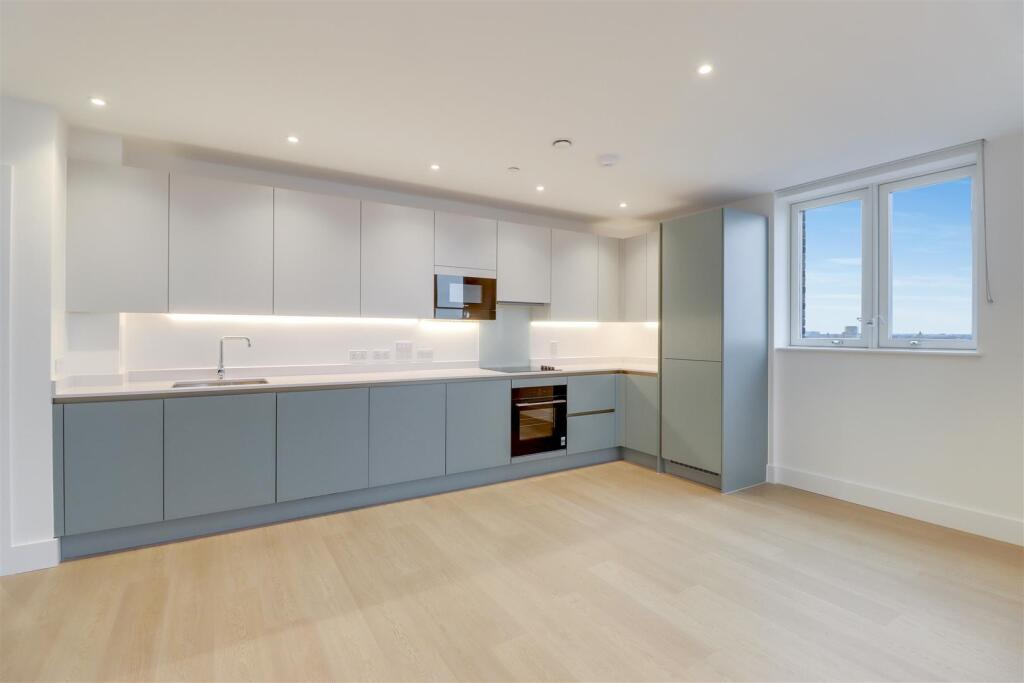 3 bed Apartment for rent in London. From Wayne & Silver - Hampstead