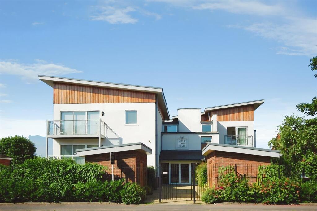 3 bed Apartment for rent in Hemel Hempstead. From Warren Anthony Estate Agents