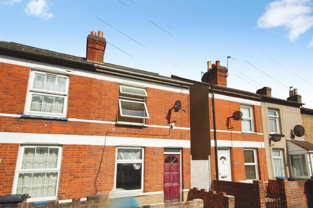 2 bed Mid Terraced House for rent in Watford. From Warren Anthony Estate Agents