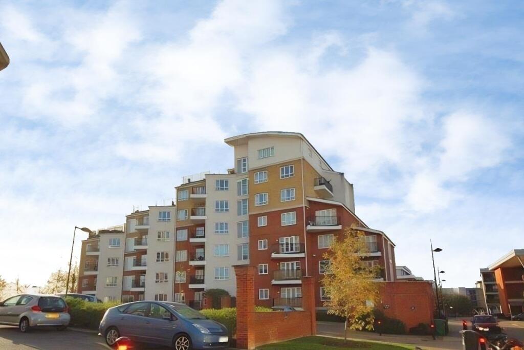 2 bed Apartment for rent in Watford. From Warren Anthony Estate Agents