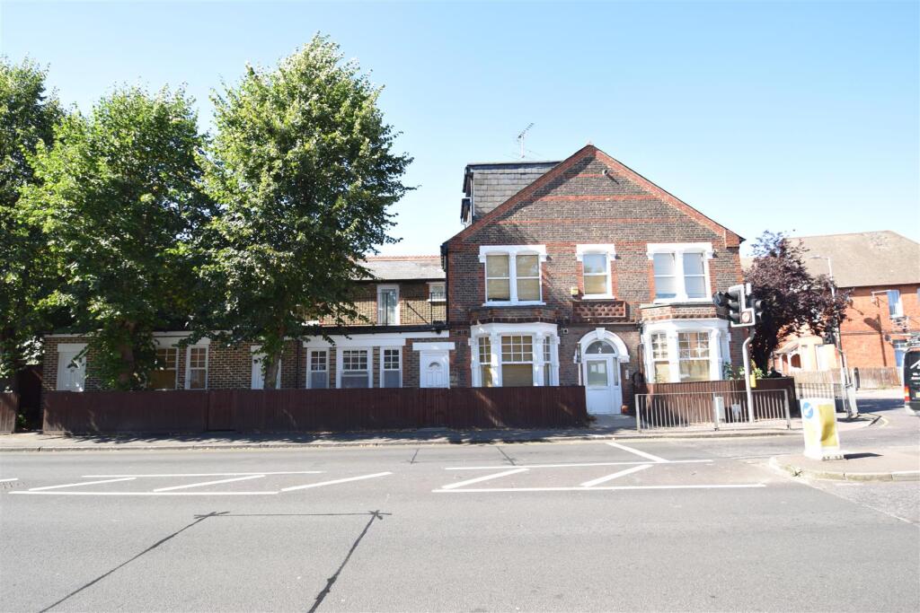 0 bed Studio for rent in Watford. From Warren Anthony Estate Agents