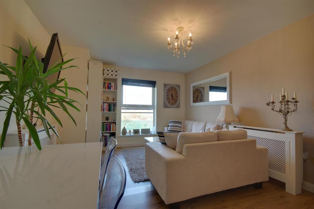1 bed Apartment for rent in Watford. From Warren Anthony Estate Agents