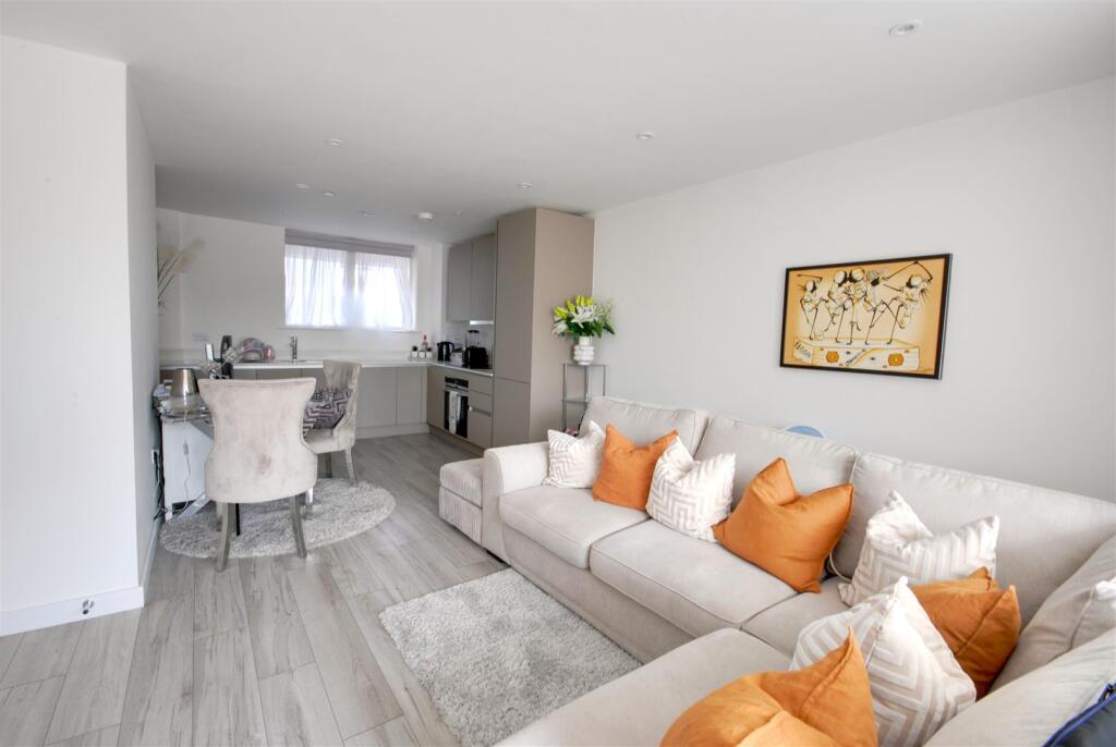 1 bed Apartment for rent in Watford. From Warren Anthony Estate Agents 1 bed Apartment for rent in Watford. From Warren Anthony Estate Agents