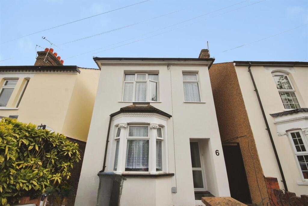 3 bed Detached for rent in Watford. From Warren Anthony Estate Agents