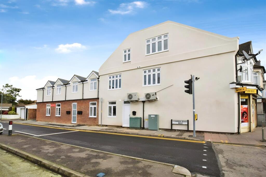 3 bed Apartment for rent in Watford. From Warren Anthony Estate Agents 3 bed Apartment for rent in Watford. From Warren Anthony Estate Agents