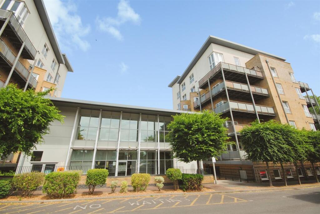 2 bed Apartment for rent in Watford. From Warren Anthony Estate Agents 2 bed Apartment for rent in Watford. From Warren Anthony Estate Agents