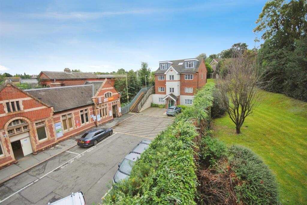 2 bed Apartment for rent in Watford. From Warren Anthony Estate Agents