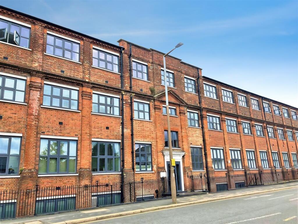 2 bed Apartment for rent in Watford. From Warren Anthony Estate Agents