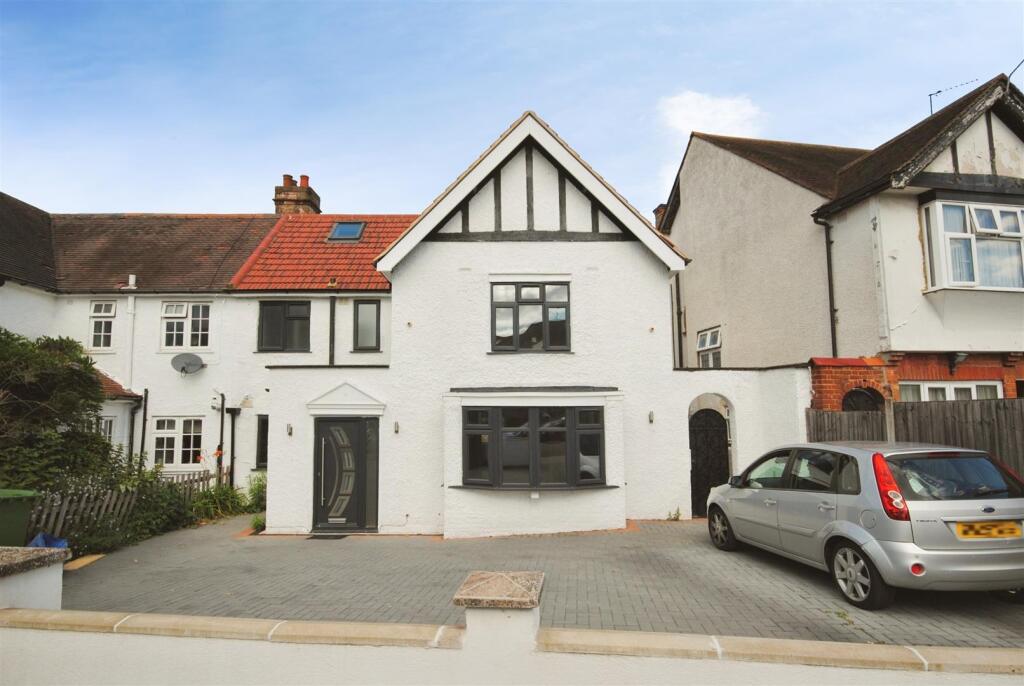 5 bed Semi Detached for rent in Wembley. From Warren Anthony Estate Agents 5 bed Semi Detached for rent in Wembley. From Warren Anthony Estate Agents