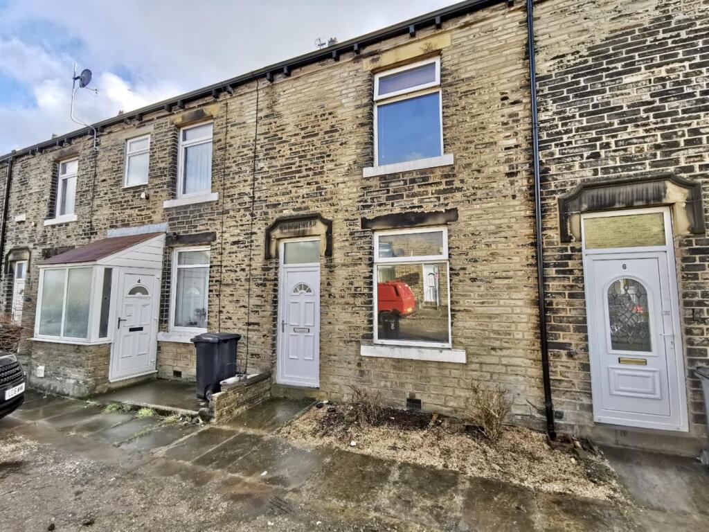 2 bed Mid Terraced House for rent in Halifax. From Hamilton Bower - Shipley 2 bed Mid Terraced House for rent in Halifax. From Hamilton Bower - Shipley