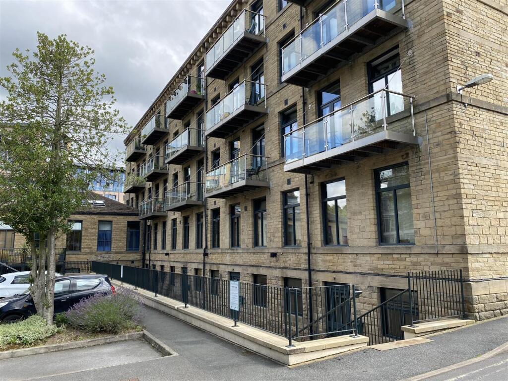 2 bed Apartment for rent in Baildon. From Hamilton Bower - Shipley 2 bed Apartment for rent in Baildon. From Hamilton Bower - Shipley